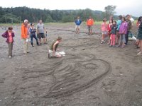 IMG 5130  Karin Bach, local artist sfinishing the sand outline for Tidal Art Program, Alma Beach, Fundy National Park
